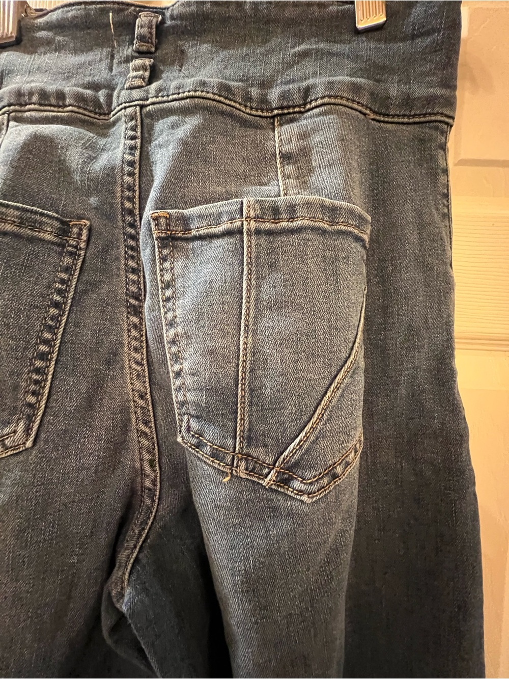 High-Waist Wide-Leg Women's Jeans in Dark Blue - Picture 10 of 15